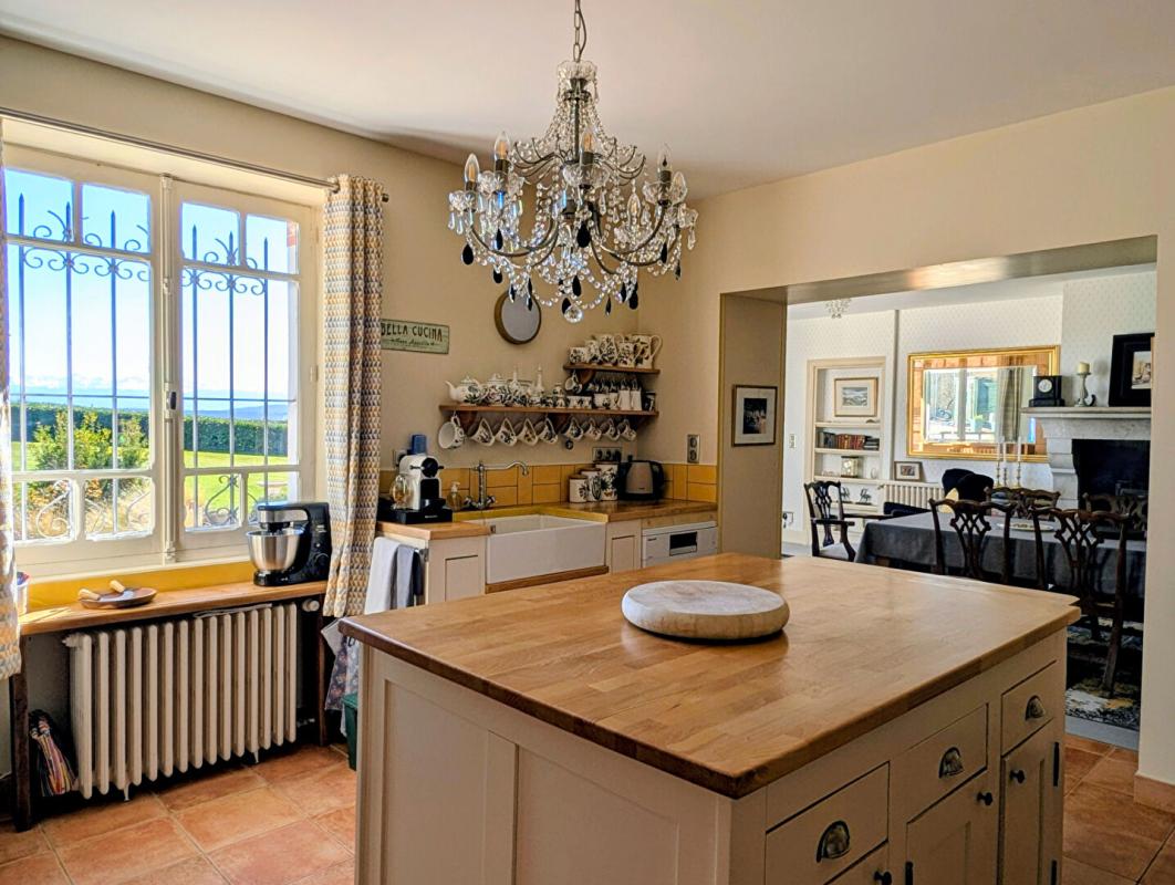 MONTOUSSIN Demeure de prestige 418 m2 avec 7 chambres, piscine, tennis sur 1 hectare 7