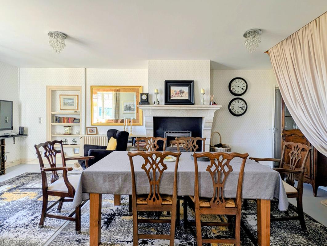 MONTOUSSIN Demeure de prestige 418 m2 avec 7 chambres, piscine, tennis sur 1 hectare 9