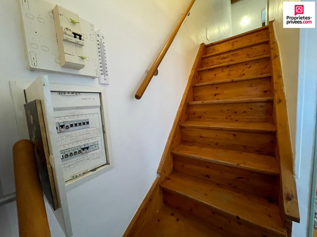 QUINSON Maison de village avec garage et terrasse Quinson (04500) 6