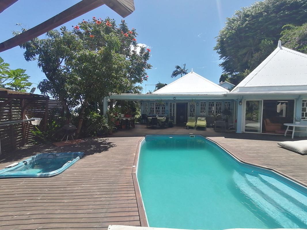SAINT-DENIS Magnifique villa créole Saint-Denis La Réunion (La Montagne) 4 pièce(s) 151 m2 1