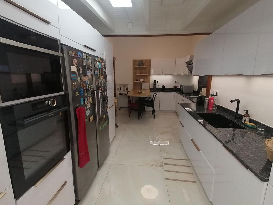 SAINT-DENIS Magnifique villa créole Saint-Denis La Réunion (La Montagne) 4 pièce(s) 151 m2 7