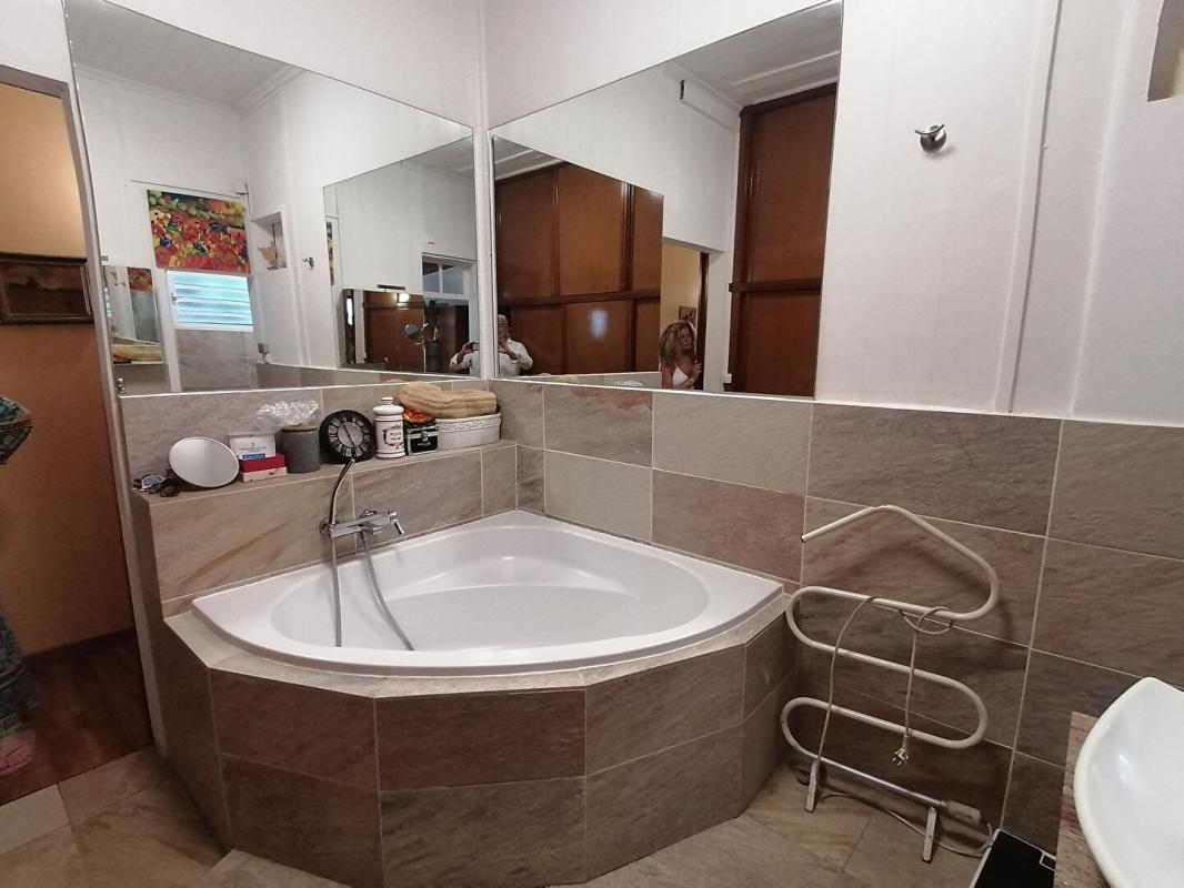 SAINT-DENIS Magnifique villa créole Saint-Denis La Réunion (La Montagne) 4 pièce(s) 151 m2 8