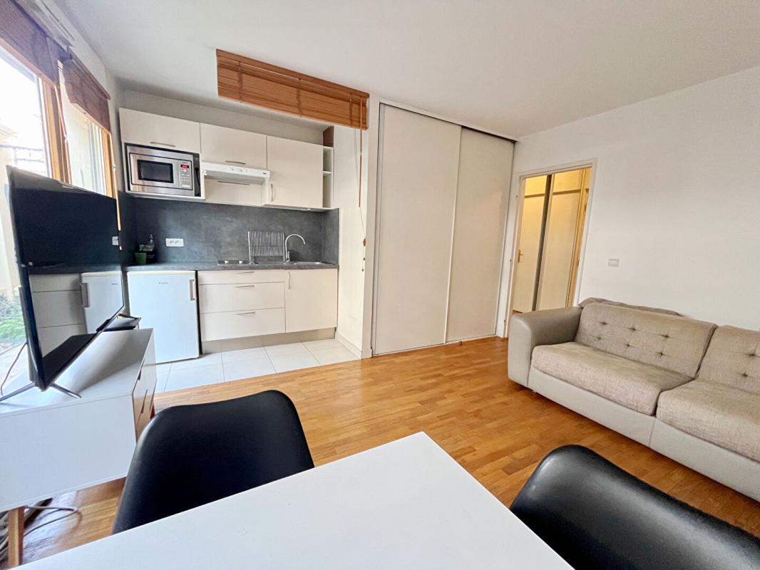 LEVALLOIS-PERRET Studio avec terrasse 8
