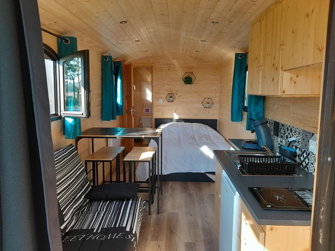 MOULINS Maison + hébergements insolites sur 1 ha 10