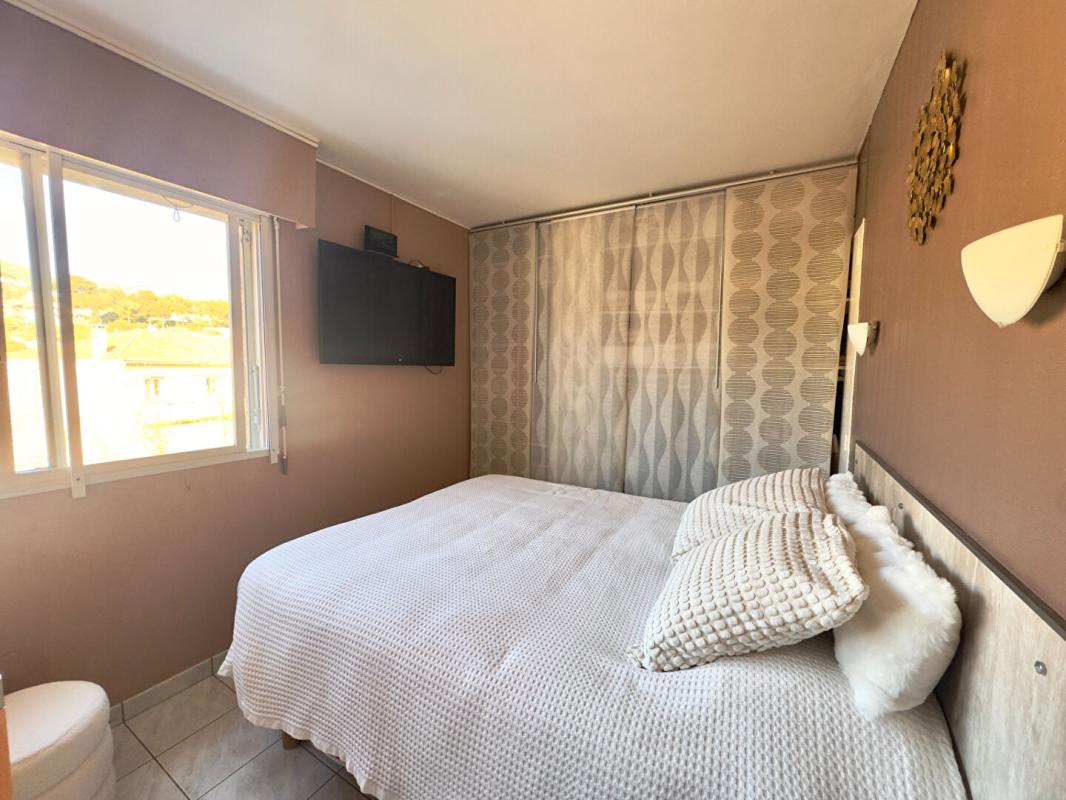 LE LAVANDOU Appartement deux pièces aperçu mer à vendre  centre ville Le Lavandou 4