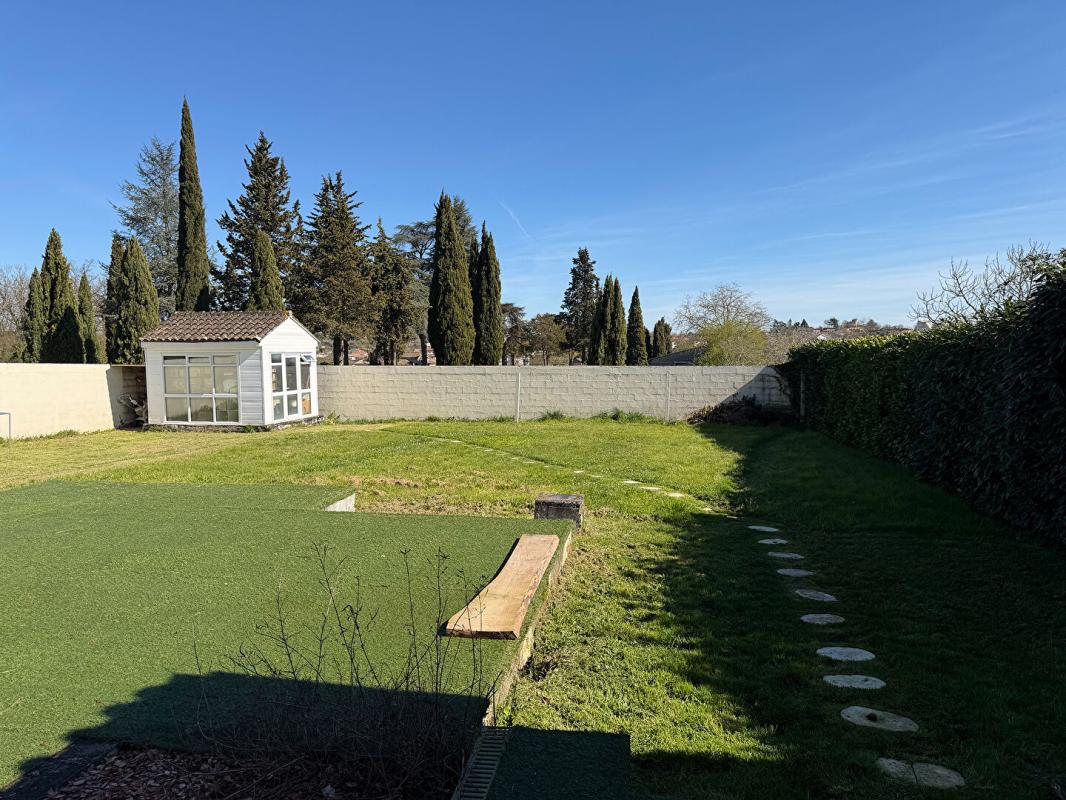 MIRAMONT-DE-GUYENNE Maison spacieuse composée de deux logements indépendants avec jardin de ville clos 17
