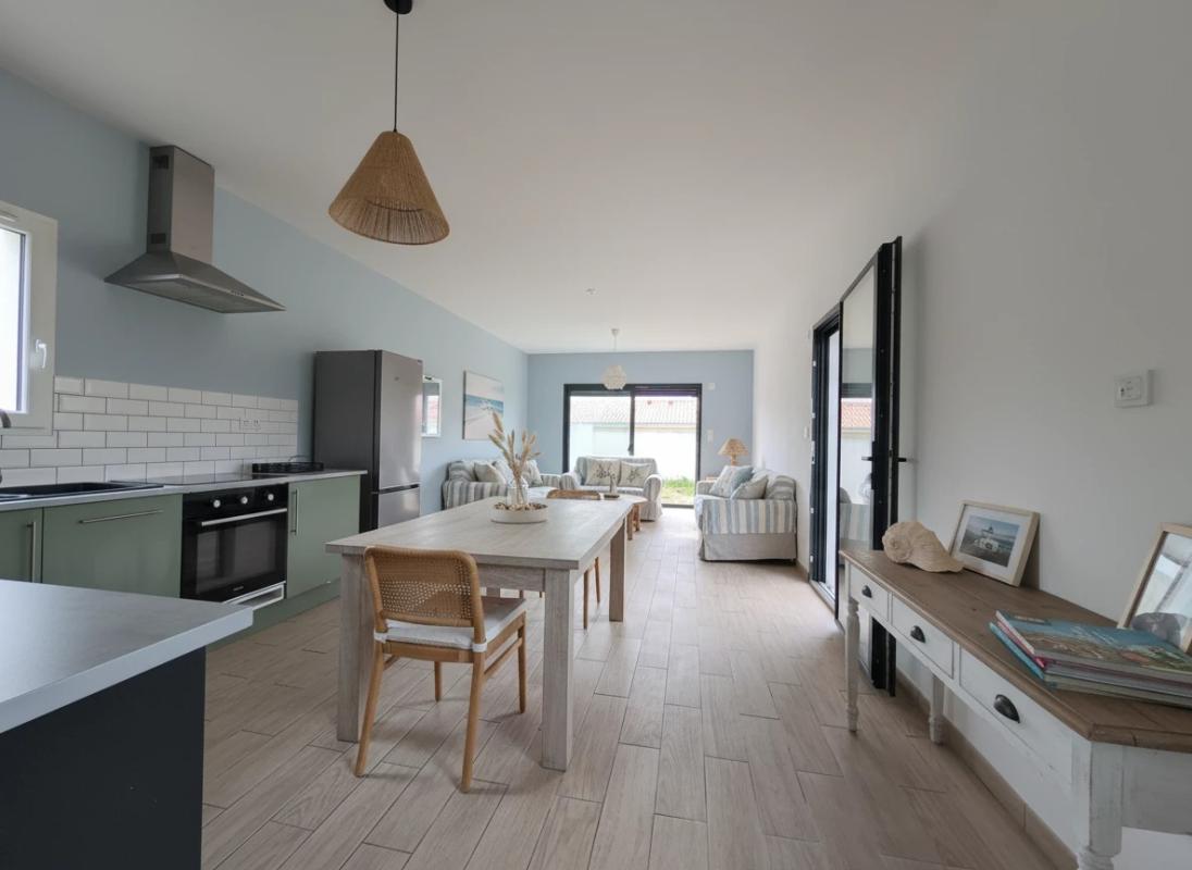 ARVEYRES Maison contemporaine très lumineuse 1