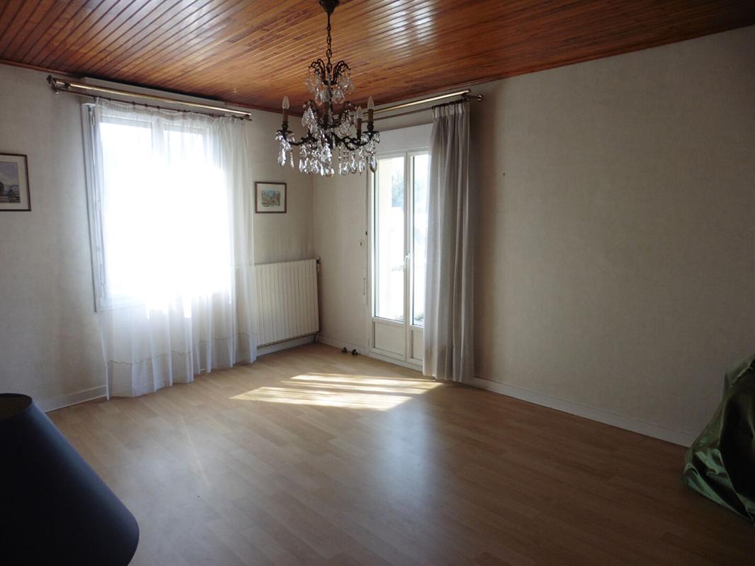 QUIMPERLE Ensemble immobilier QUIMPERLE 9 pièces 206 m2 habitables 8