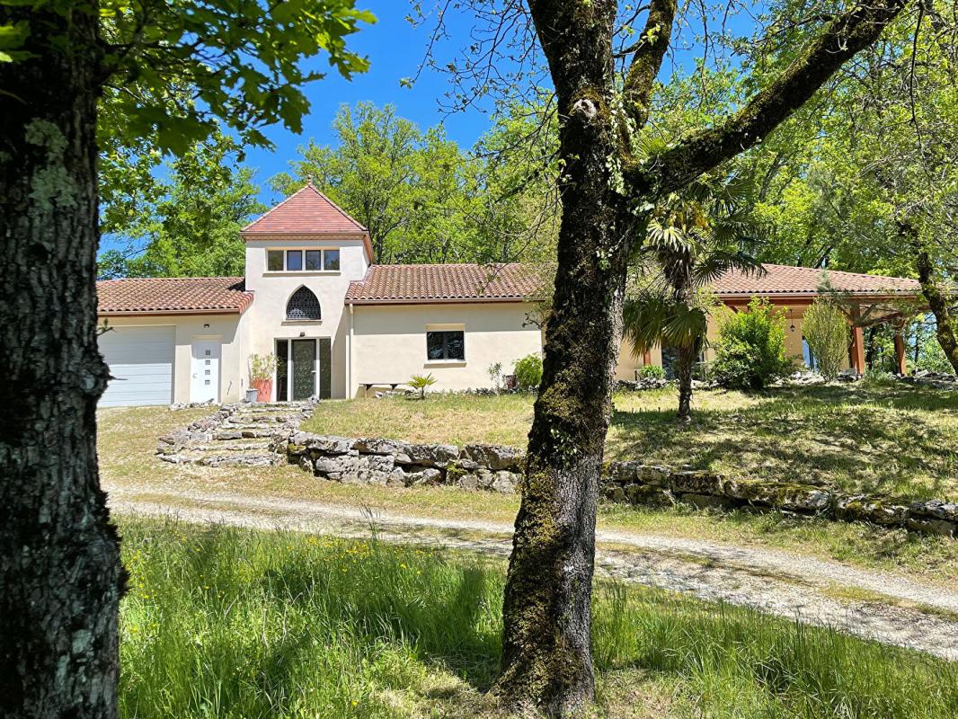 SALVIAC Spacieuse maison avec gîte, grand garage, à distance de marche d'un village dans le Lot 1