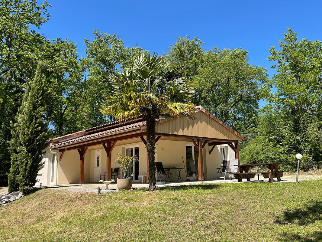 SALVIAC Spacieuse maison avec gîte, grand garage, à distance de marche d'un village dans le Lot 14