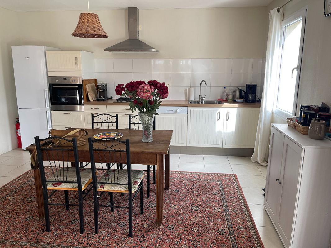 SALVIAC Spacieuse maison avec gîte, grand garage, à distance de marche d'un village dans le Lot 16