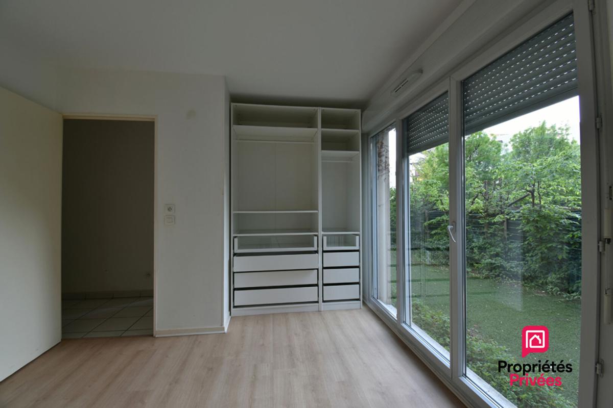 VAULX-EN-VELIN T3  très lumineux de 60 m2 - Rez de jardin - Vaulx En Velin 8