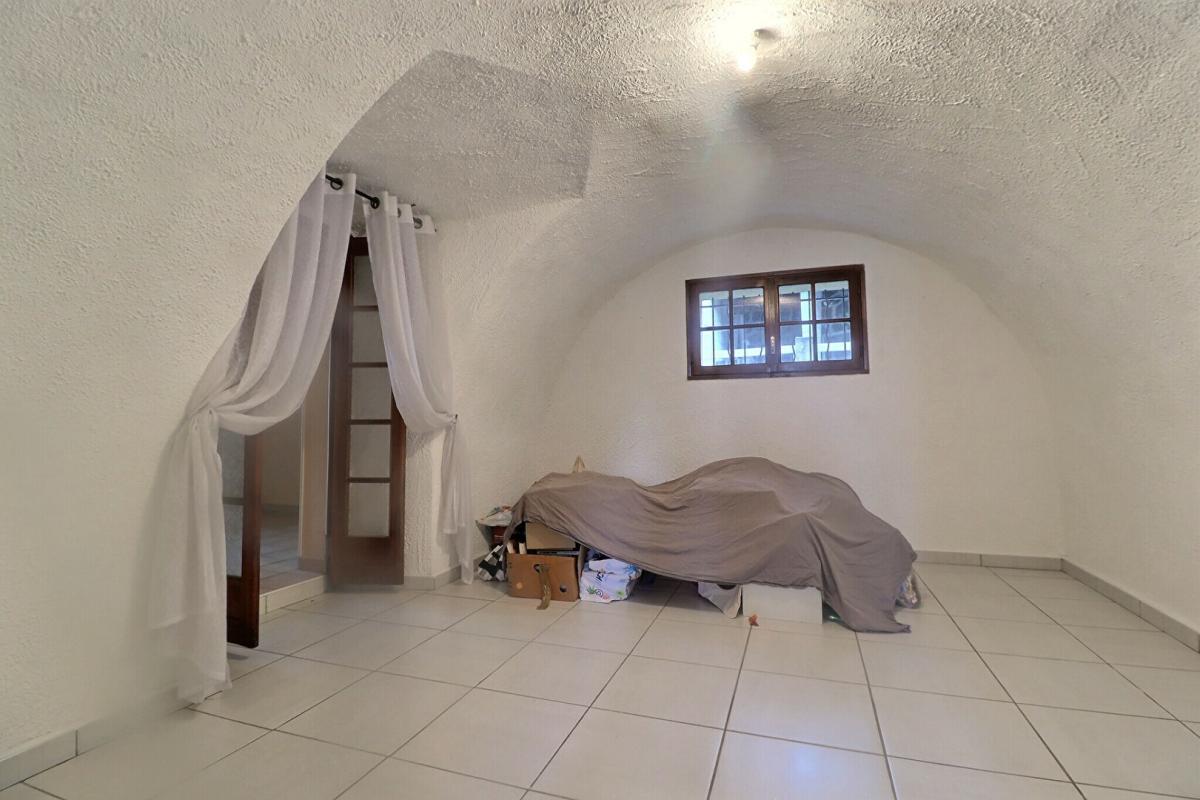 AUBENAS Aubenas maison de 1850 avec véranda sans vis à vis, 108 m² 6