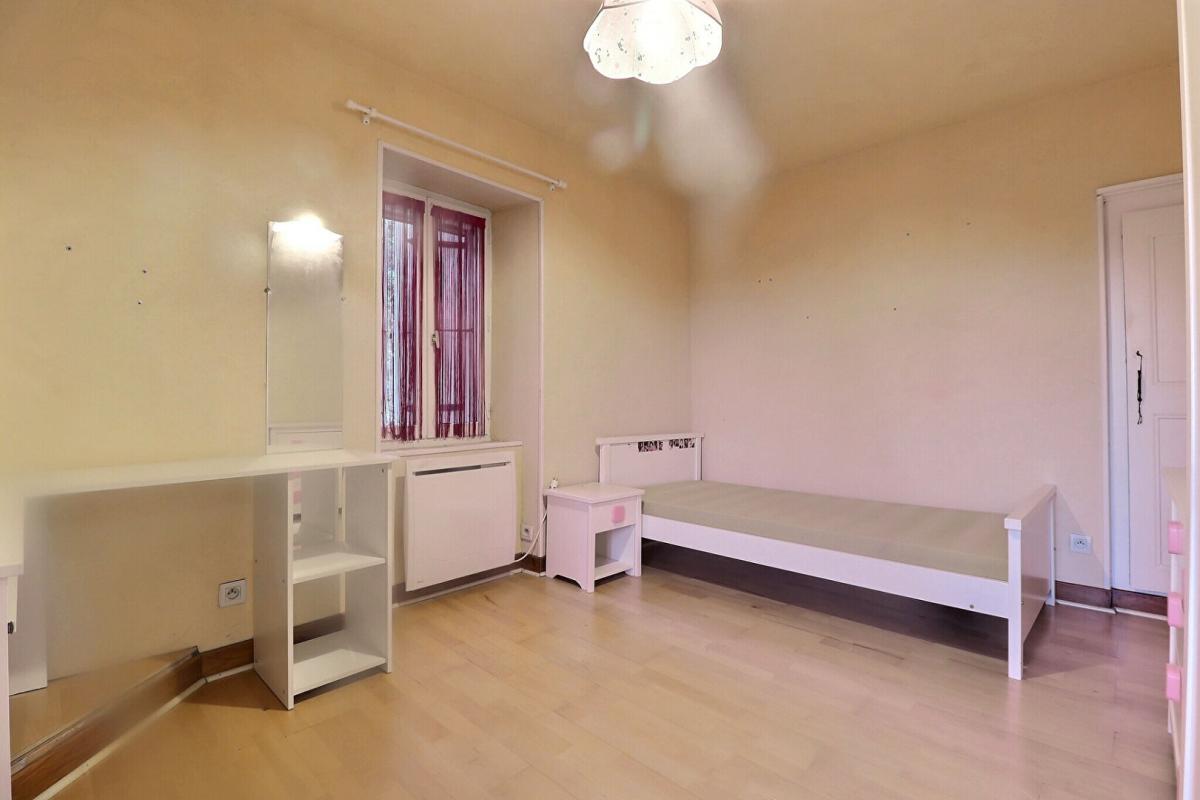 AUBENAS Aubenas maison de 1850 avec véranda sans vis à vis, 108 m² 9