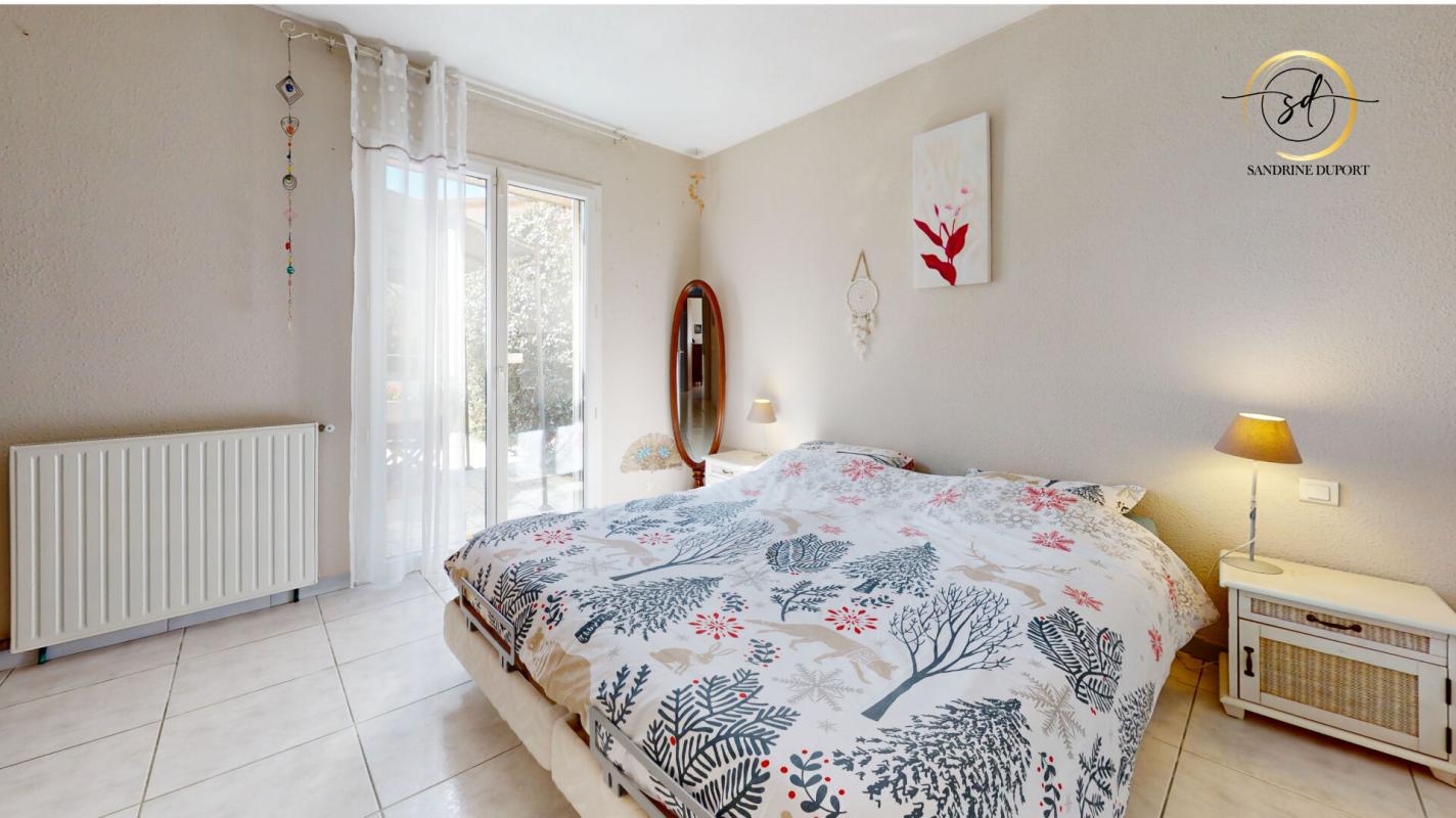 MILLAS Millas Villa plain pied 4 faces 3 chambres piscine garage + carport quartier calme 11