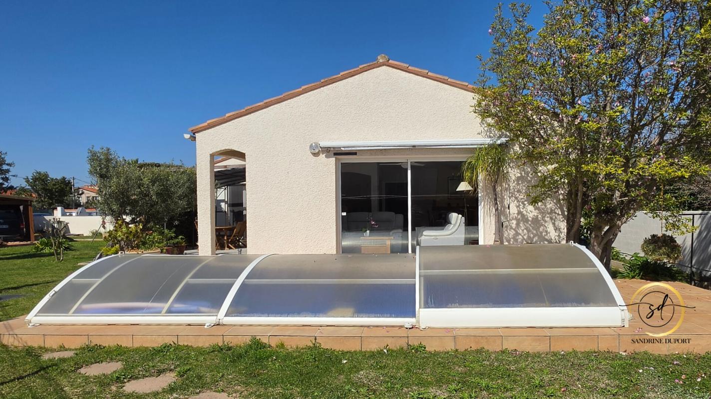 MILLAS Millas Villa plain pied 4 faces 3 chambres piscine garage + carport quartier calme 17