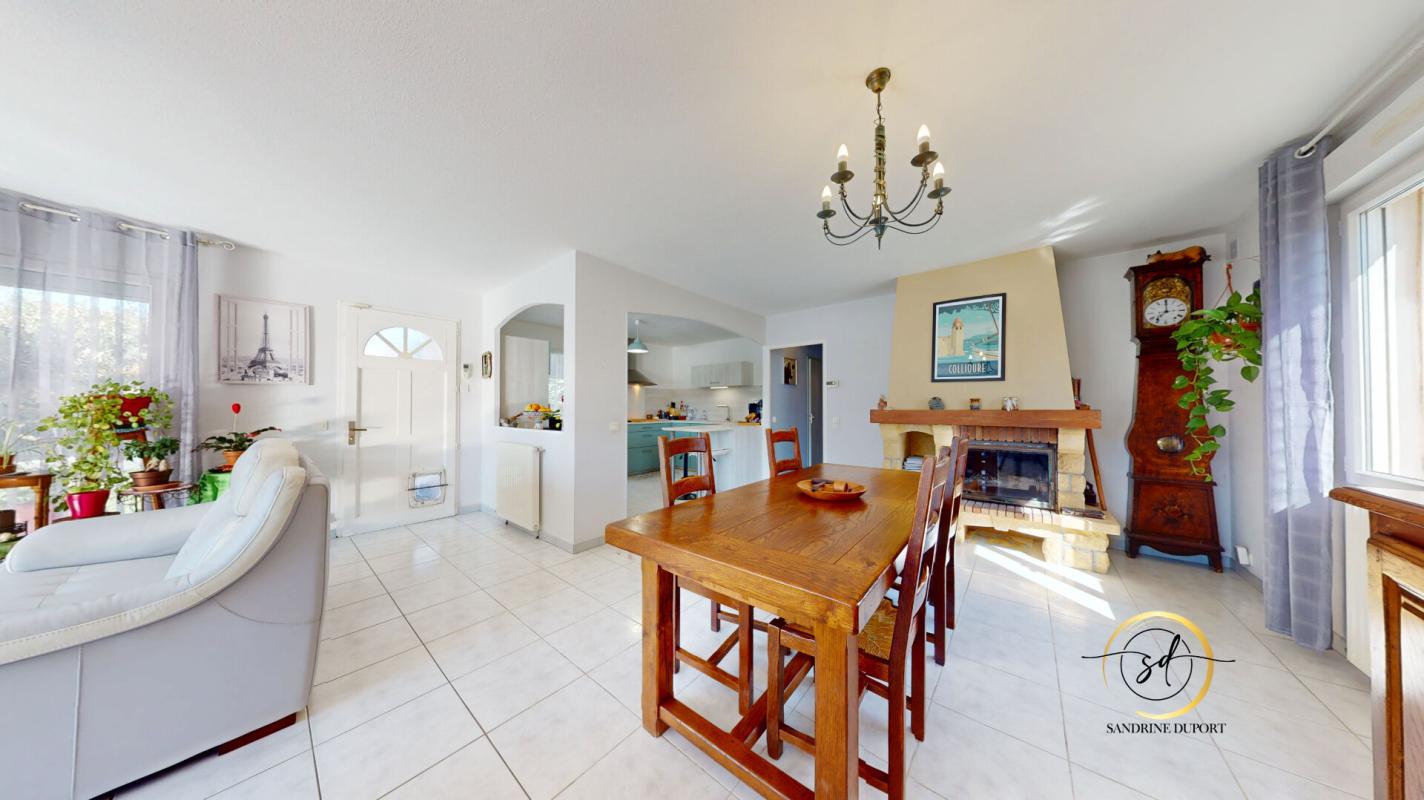 MILLAS Millas Villa plain pied 4 faces 3 chambres piscine garage + carport quartier calme 4