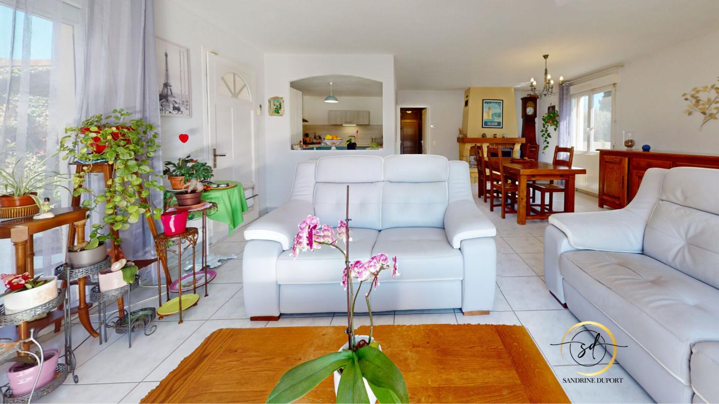 MILLAS Millas Villa plain pied 4 faces 3 chambres piscine garage + carport quartier calme 5