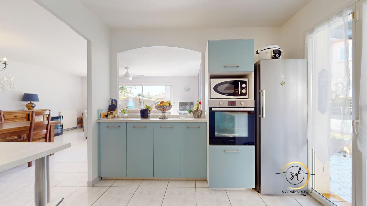 MILLAS Millas Villa plain pied 4 faces 3 chambres piscine garage + carport quartier calme 8