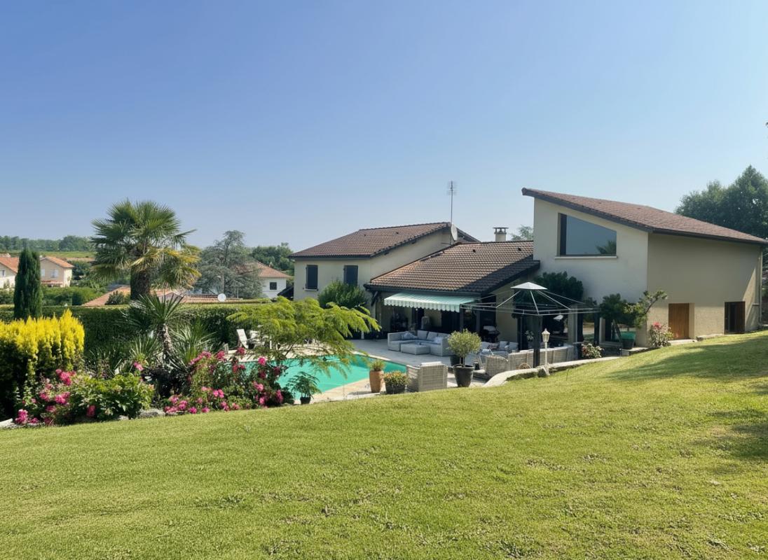 SATHONAY-VILLAGE Maison Sathonay Village 6 pièce(s) 172 m2 1