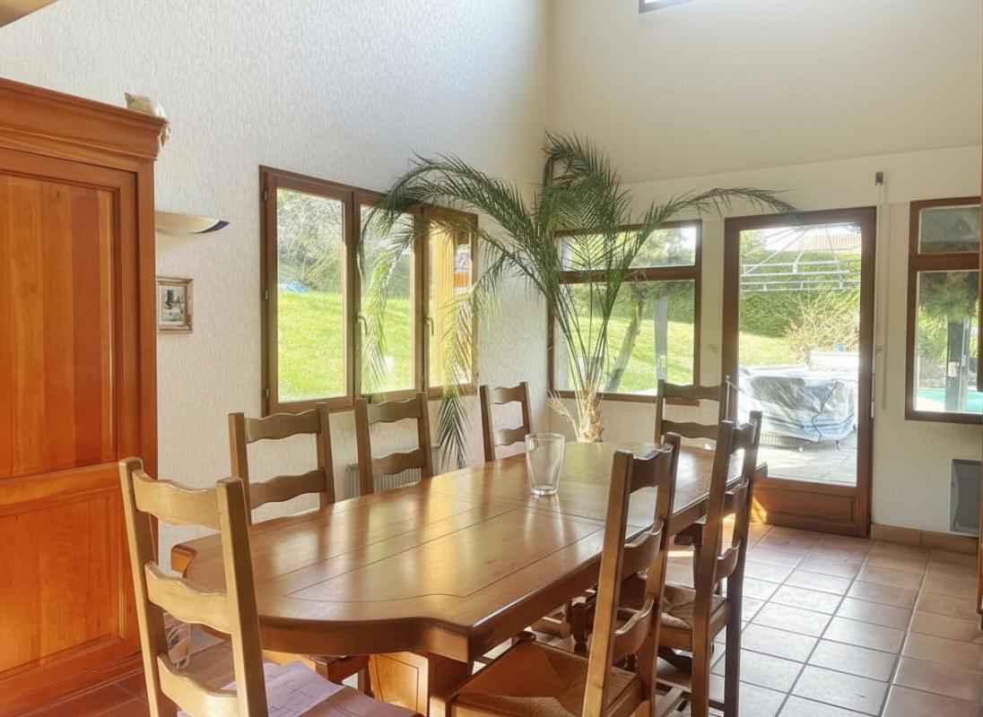 SATHONAY-VILLAGE Maison Sathonay Village 6 pièce(s) 172 m2 10