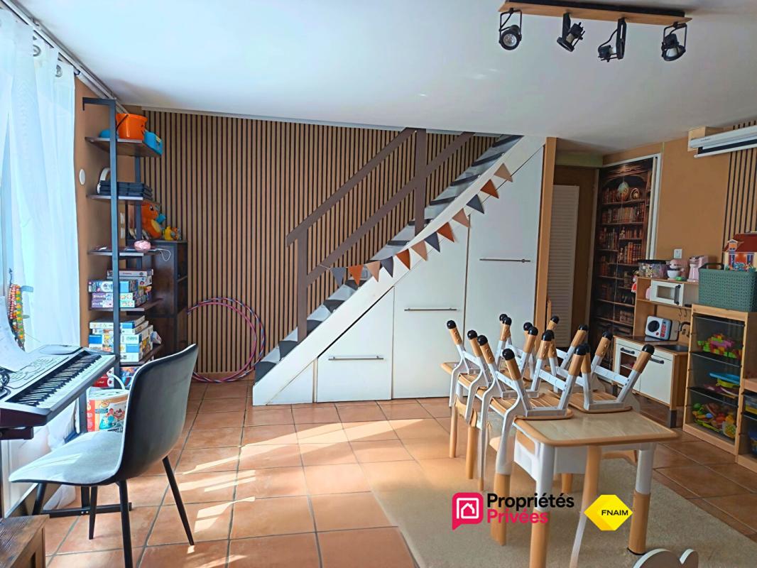 CLERE-LES-PINS Maison familiale 4 chambres 148 m² _ Terrain arboré _DPE B 10