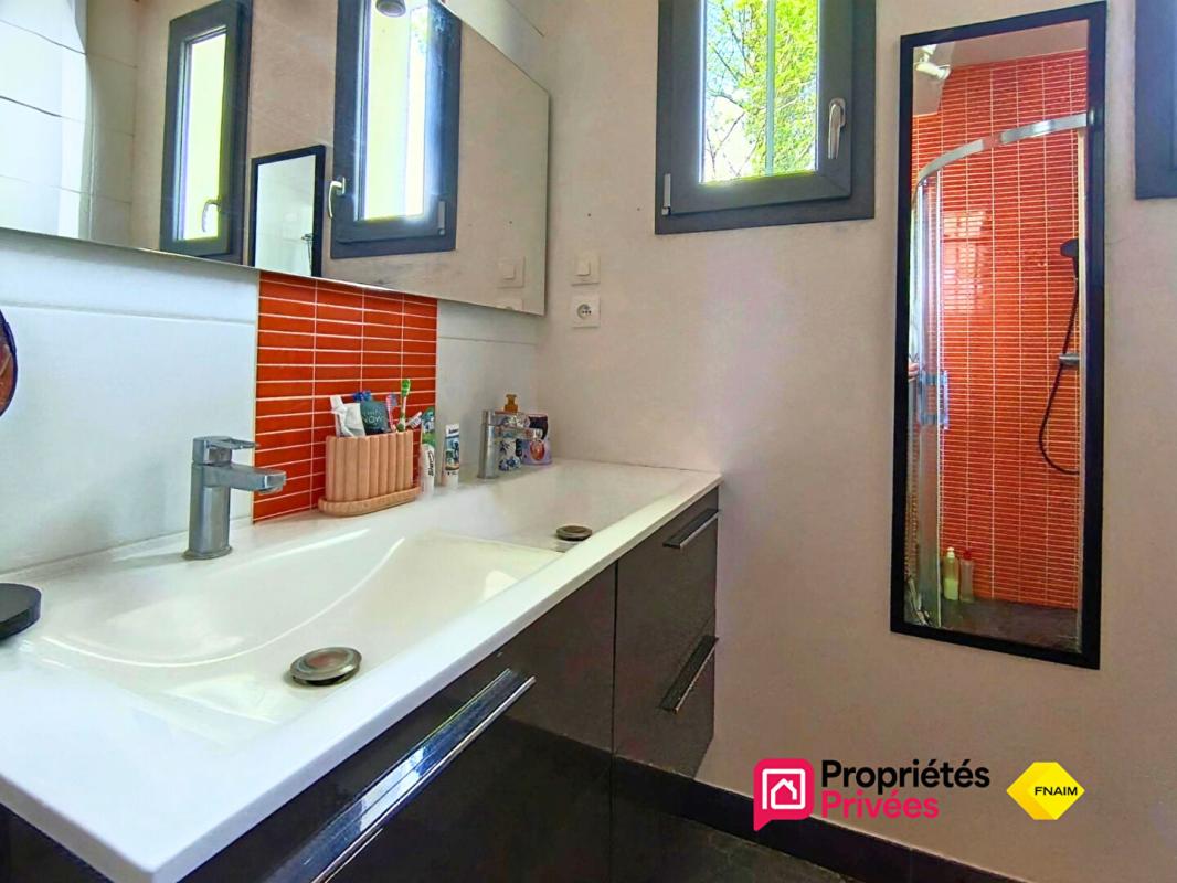 CLERE-LES-PINS Maison familiale 4 chambres 148 m² _ Terrain arboré _DPE B 9