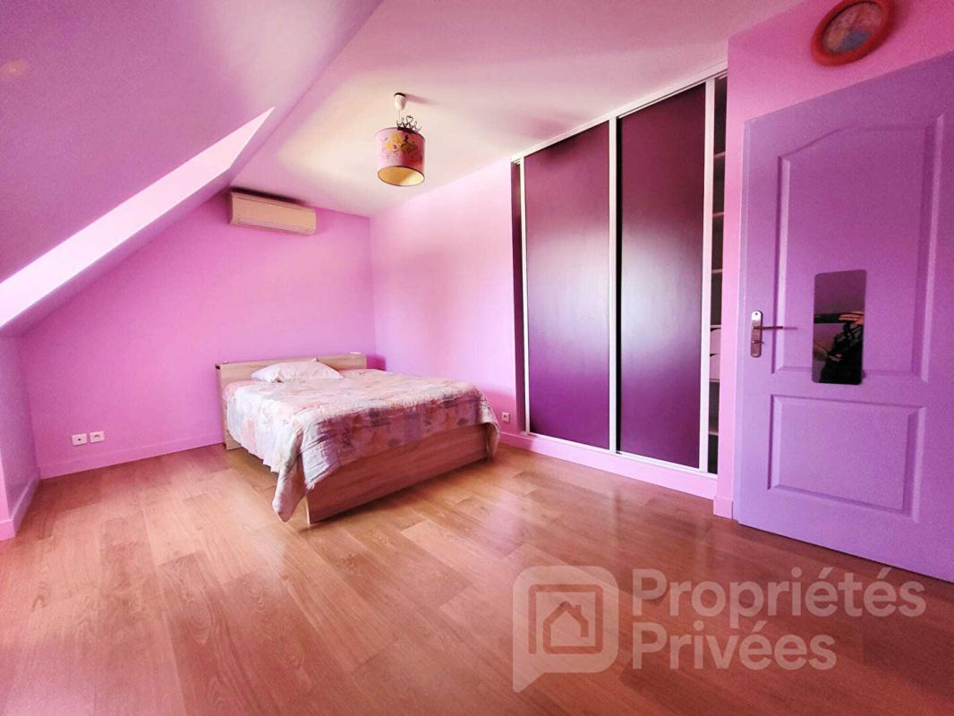 SERMAISES Maison Sermaises 131m&, 5 chambres, garage et jardin 12