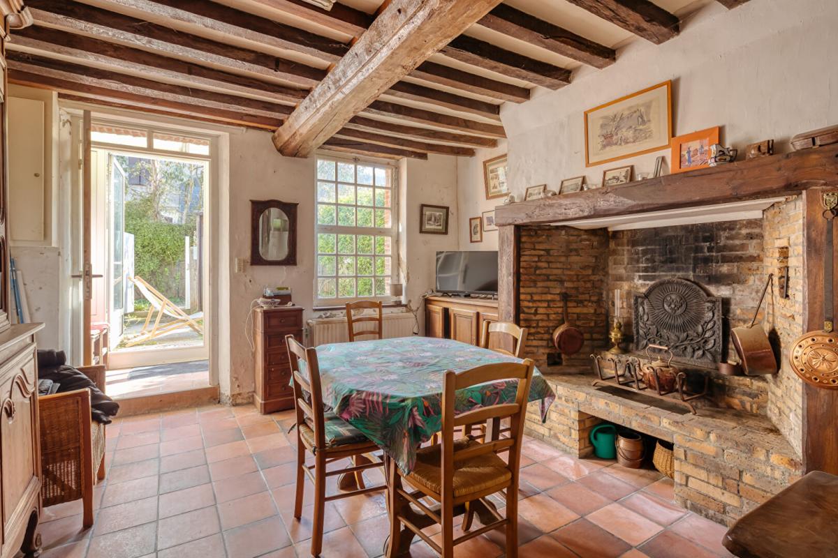 ETRETAT Etretat centre, au calme avec beau cachet, maison de pêcheur avec travaux, courette 1