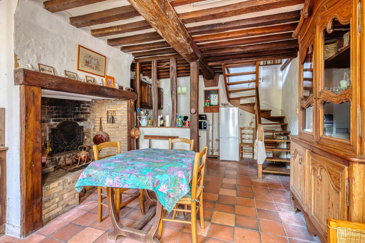 ETRETAT Etretat centre, au calme avec beau cachet, maison de pêcheur avec travaux, courette 2