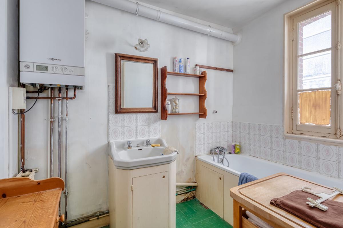 ETRETAT Etretat centre, au calme avec beau cachet, maison de pêcheur avec travaux, courette 7