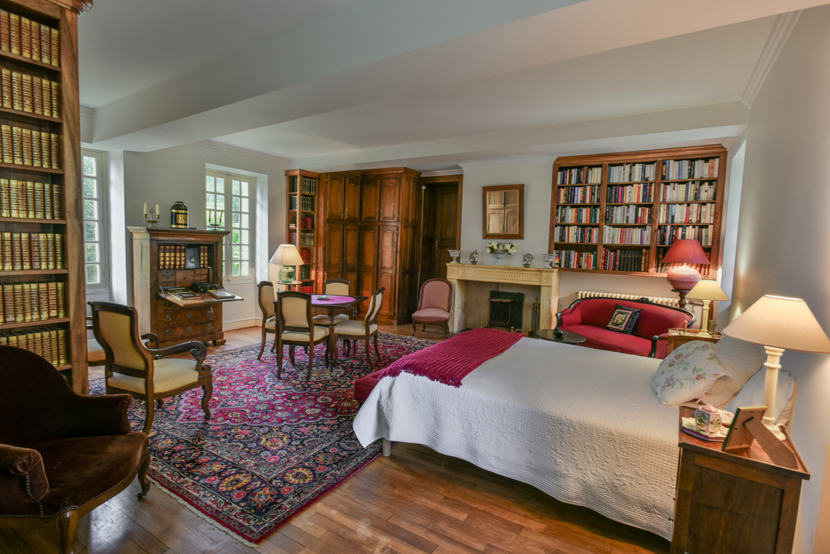 LALINDE 24150 Charmant Domaine , +/-392m2, 10 ch, dépendance , piscine, +/-13ha 10