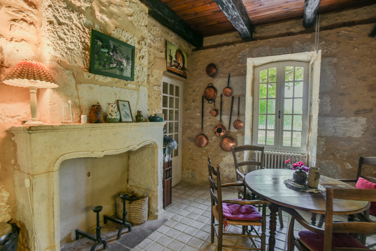 LALINDE 24150 Charmant Domaine , +/-392m2, 10 ch, dépendance , piscine, +/-13ha 6