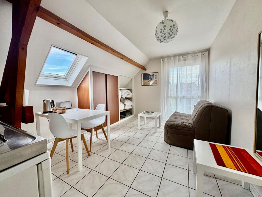 SALOUEL PAVILLON SALOUEL  7 chambres , 3 salles de bains, 220m2  , sous-sol complet , garage 2 voitures, jardin 13