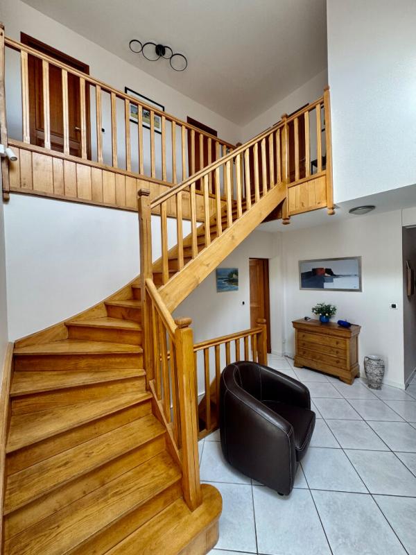 SALOUEL PAVILLON SALOUEL  7 chambres , 3 salles de bains, 220m2  , sous-sol complet , garage 2 voitures, jardin 6