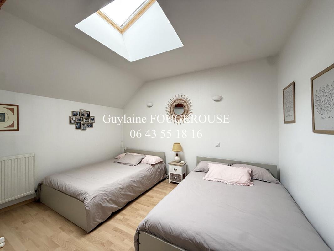 MONTBRISON Maison  13 pièce(s) 325 m2 10