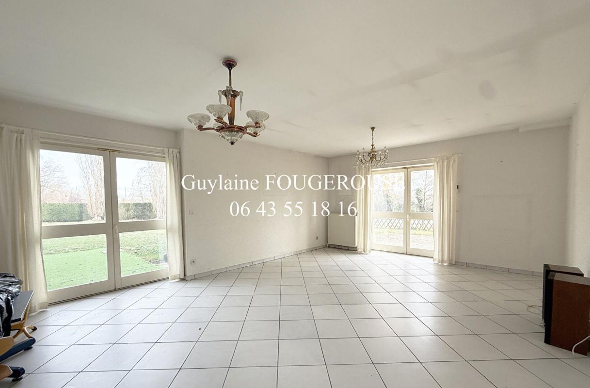 MONTBRISON Maison  13 pièce(s) 325 m2 13