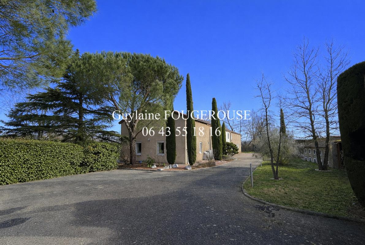 MONTBRISON Maison  13 pièce(s) 325 m2 15