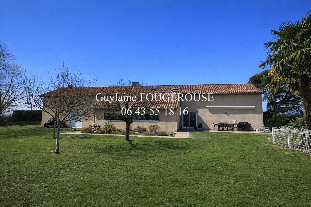 MONTBRISON Maison  13 pièce(s) 325 m2 16