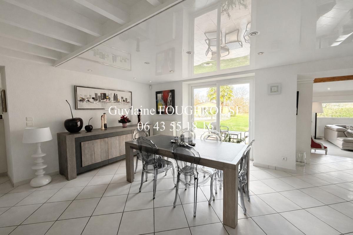 MONTBRISON Maison  13 pièce(s) 325 m2 5