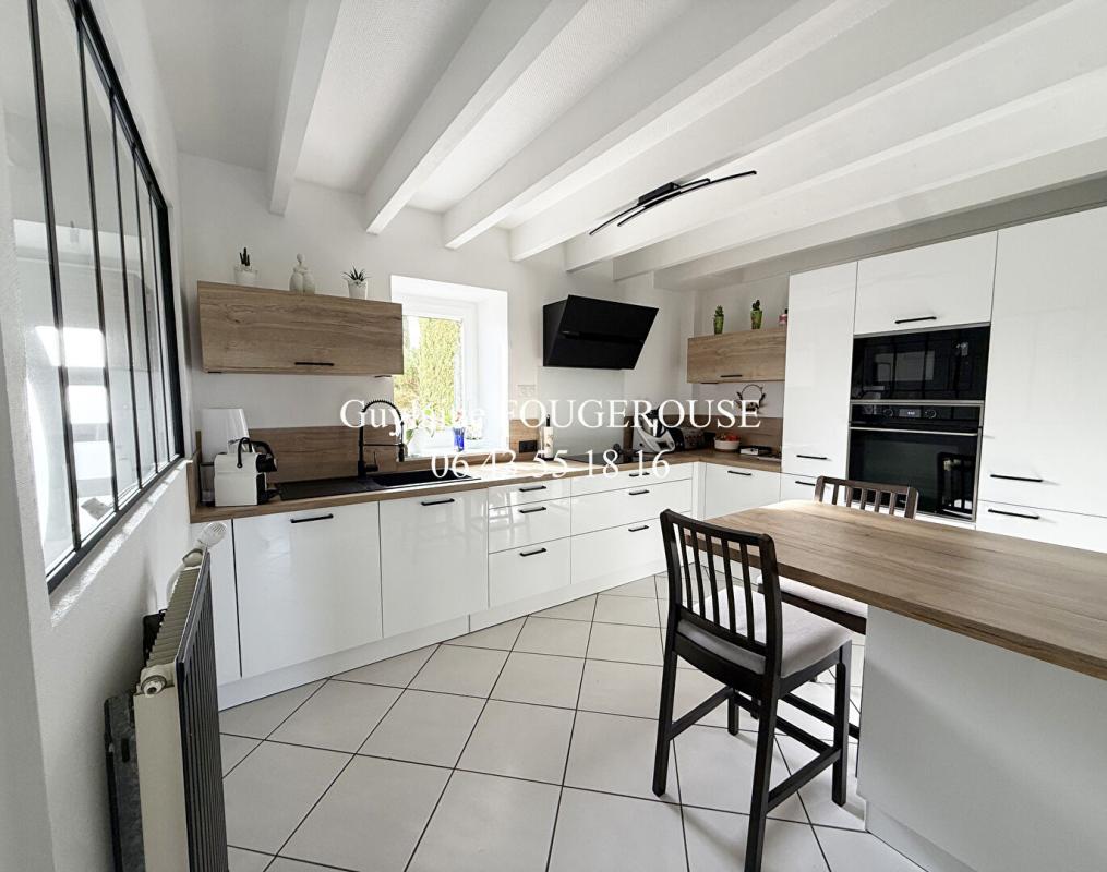 MONTBRISON Maison  13 pièce(s) 325 m2 6