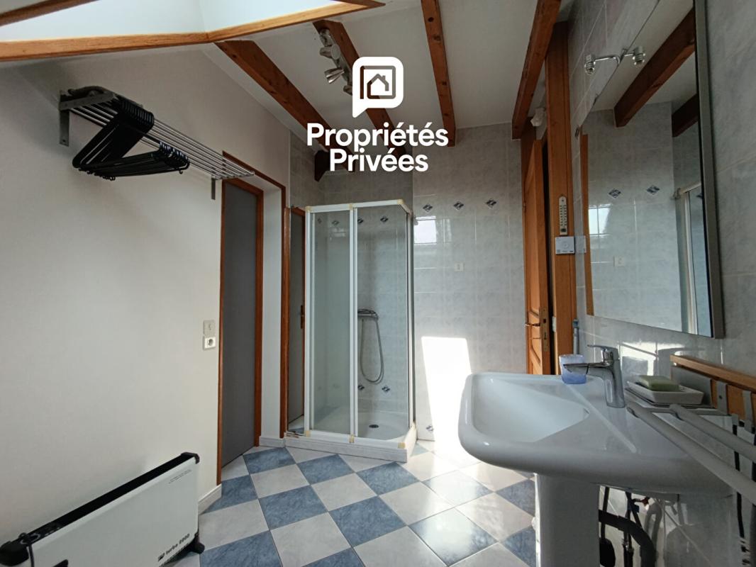 MARNAY Secteur limitrophe à MARNAY 70- Dans le Dépt 25 : Belle maison familiale de 193 m 2 habitables avec sous-sol complet. Vue panoramique. Terrain piscinable 15