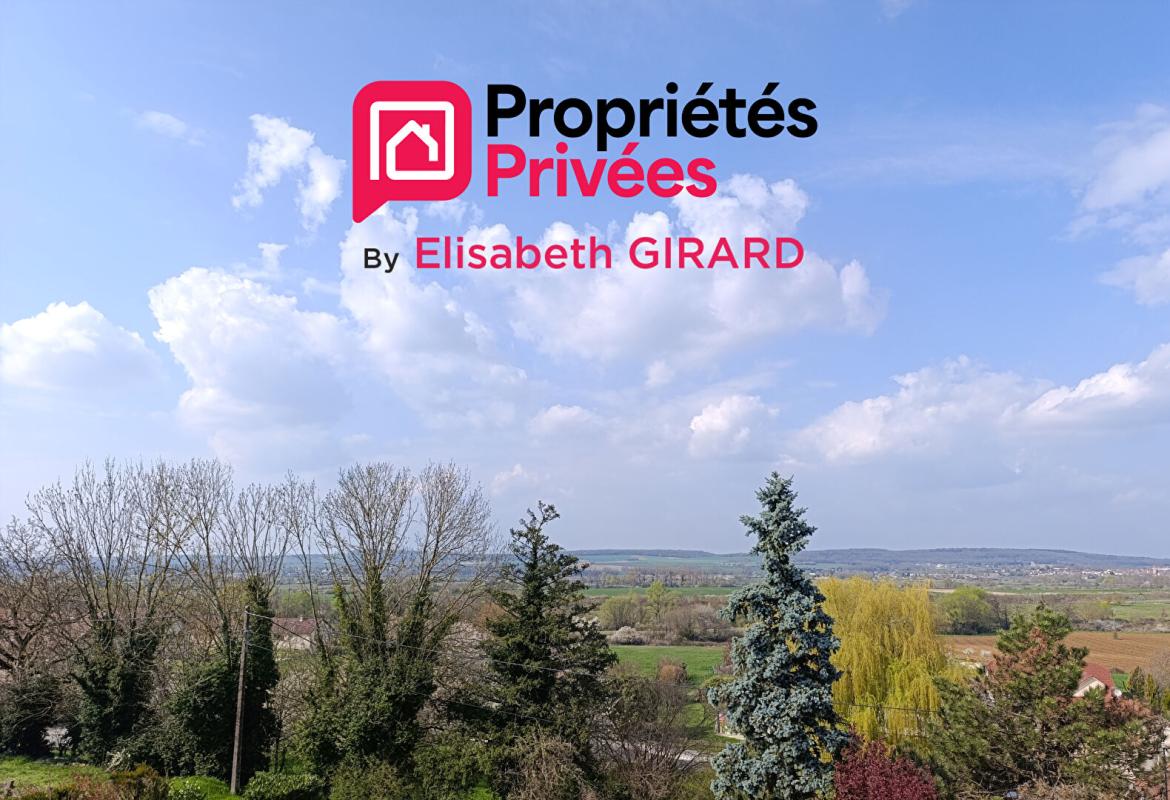 MARNAY Secteur limitrophe à MARNAY 70- Dans le Dépt 25 : Belle maison familiale de 193 m 2 habitables avec sous-sol complet. Vue panoramique. Terrain piscinable 18