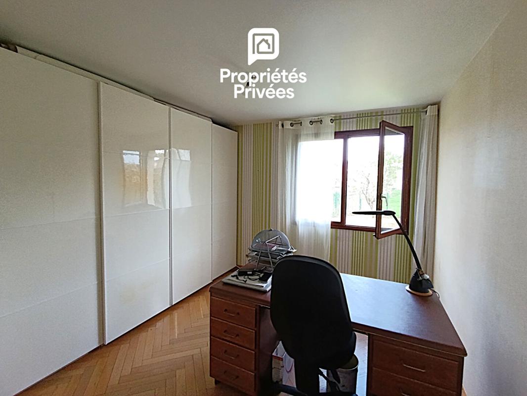 MARNAY Secteur limitrophe à MARNAY 70- Dans le Dépt 25 : Belle maison familiale de 193 m 2 habitables avec sous-sol complet. Vue panoramique. Terrain piscinable 6