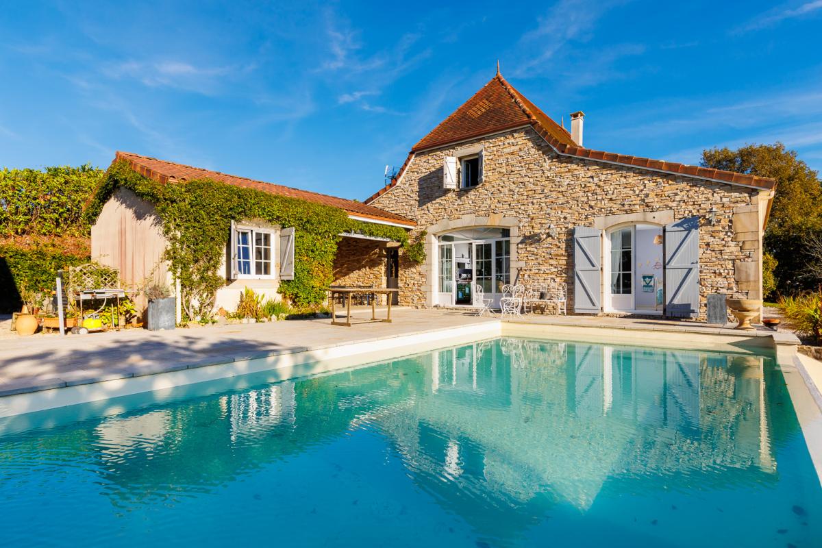 SALIES-DE-BEARN Magnifique propriété de deux maisons - Piscine à débordement vue sur les Pyrénées- 1