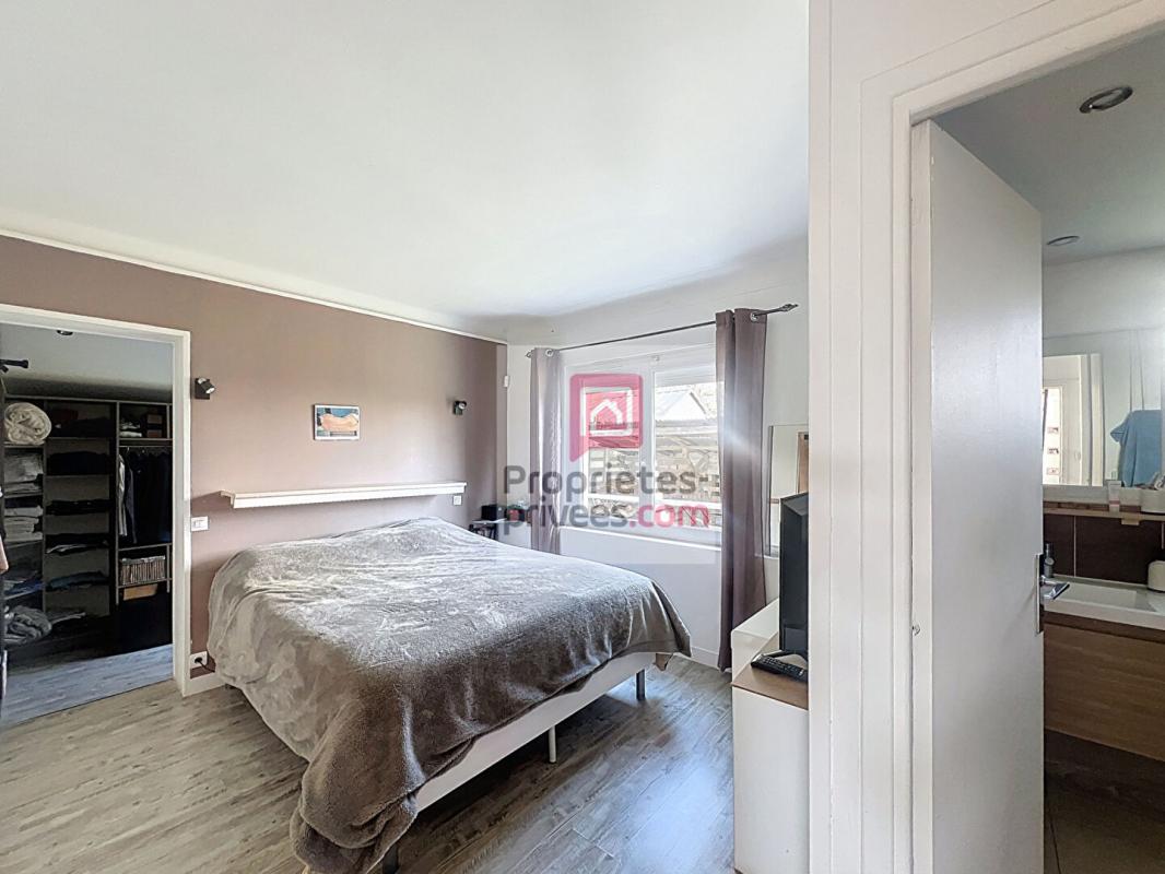 LES ESSARTS-LE-ROI Maison Les Essarts Le Roi 3 chambres et 1 bureau 5