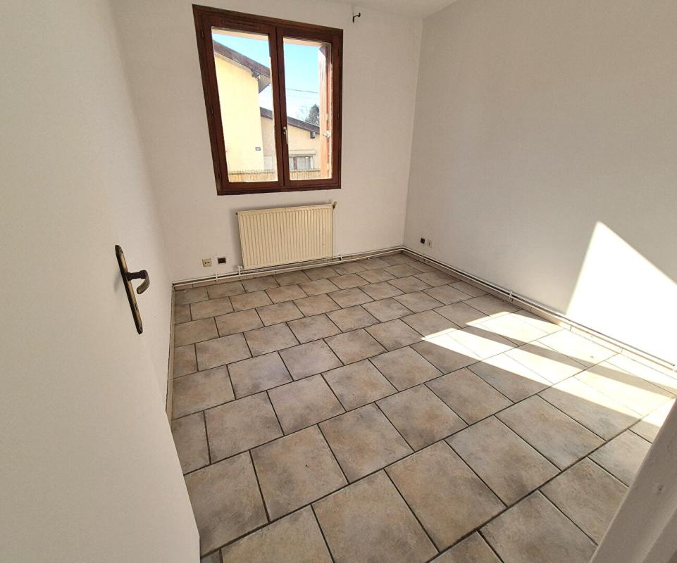 SAINT-DIZIER Belle Maison Individuelle de 75 m² à Rénover et Extensible à 100 m² avec Cour, Garage, Terrasse, Véranda et Terrain clos et arboré de 200 m² 10