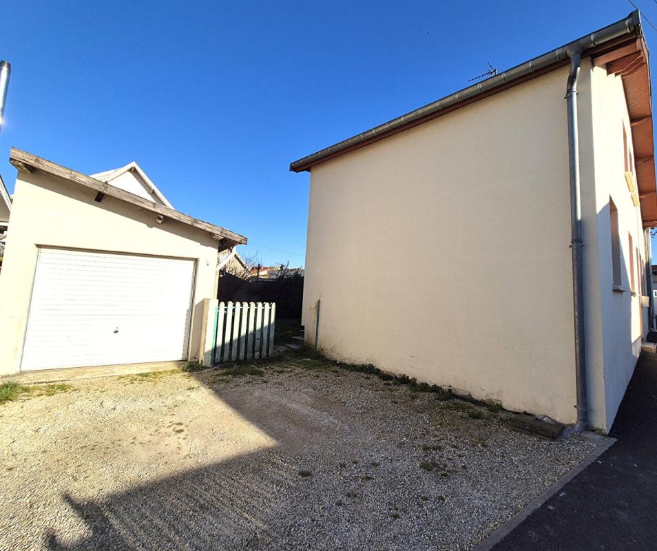 SAINT-DIZIER Belle Maison Individuelle de 75 m² à Rénover et Extensible à 100 m² avec Cour, Garage, Terrasse, Véranda et Terrain clos et arboré de 200 m² 16