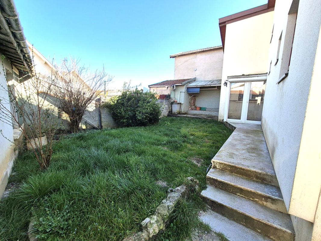 SAINT-DIZIER Belle Maison Individuelle de 75 m² à Rénover et Extensible à 100 m² avec Cour, Garage, Terrasse, Véranda et Terrain clos et arboré de 200 m² 17