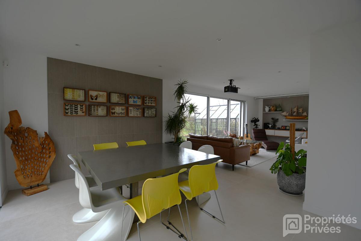 CLISSON Maison 155 M² . 5 P . 3 Chs . Bureau . 2 SDE 1